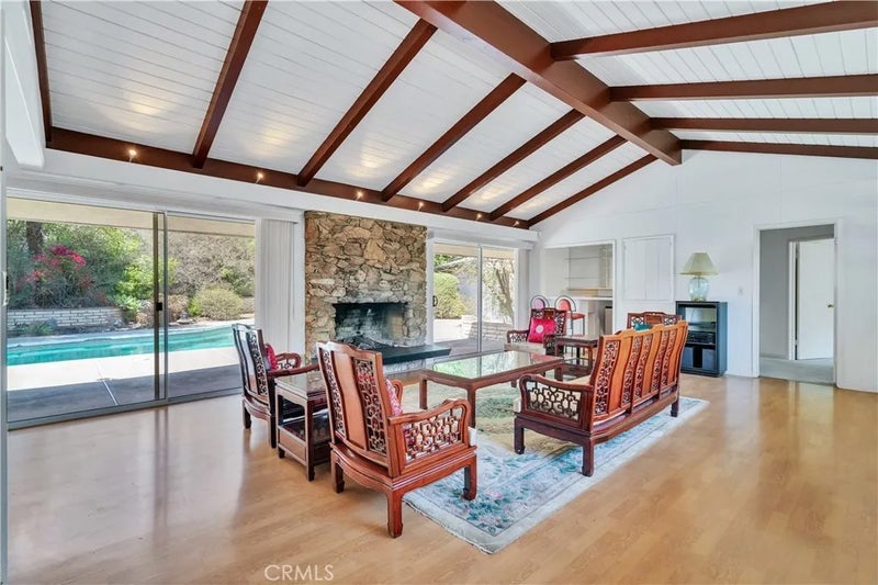 211 Peacock Lane