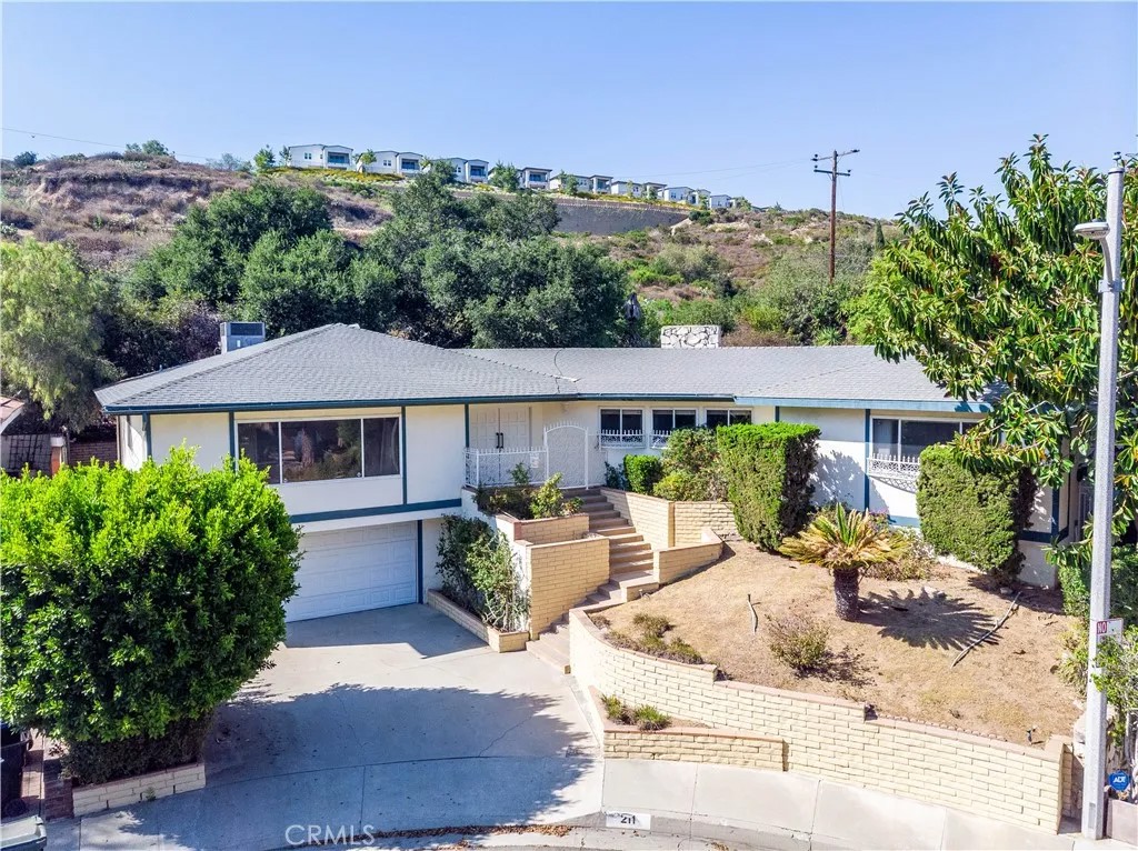 211 Peacock Lane