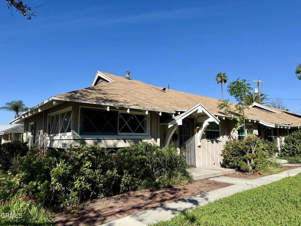 Photo of 12811 Oxnard Street, Los Angeles, CA 91606 (MLS # P1-25868)