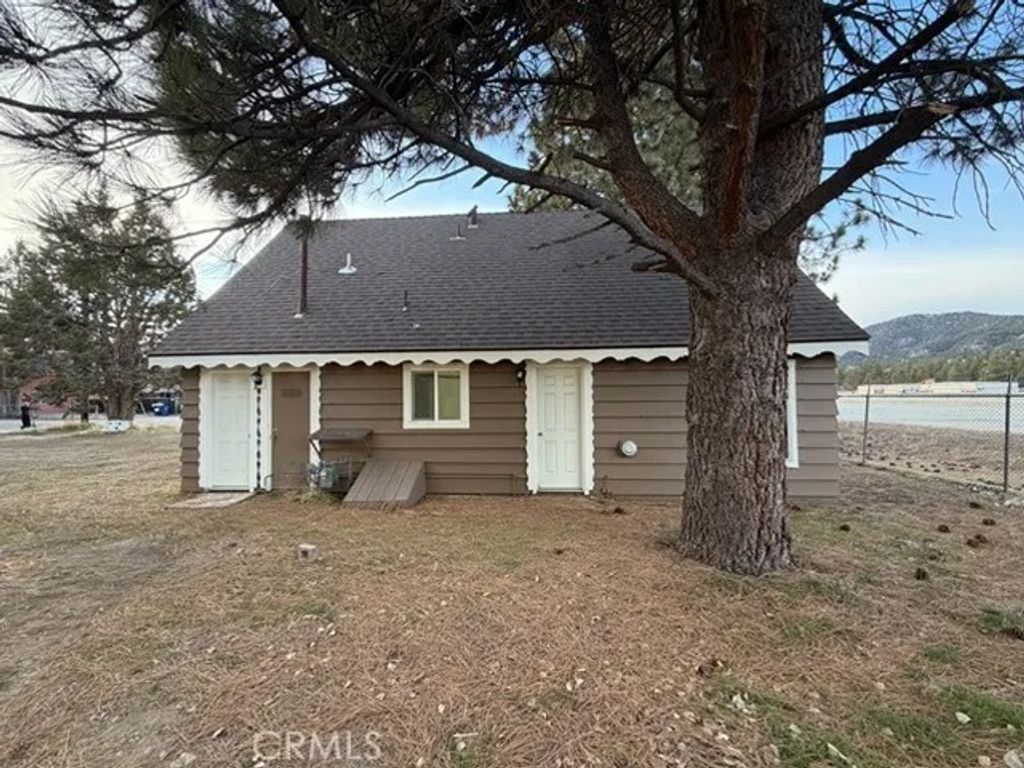 Photo of 345 W Fairway Blvd, Big Bear Lake, CA 92314 (MLS # IG26029689)