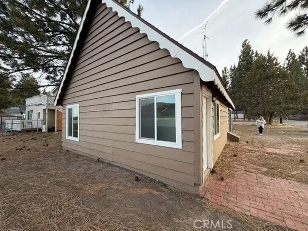 Photo of 345 W Fairway Blvd, Big Bear Lake, CA 92314 (MLS # IG26029689)