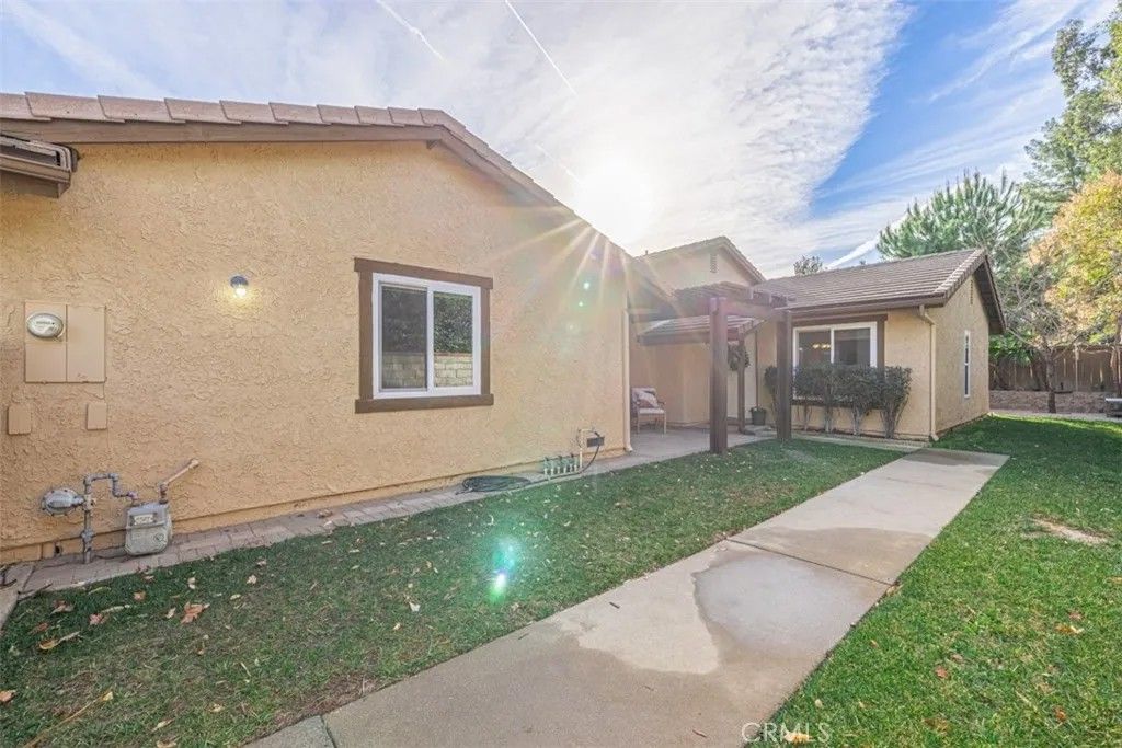 Photo of 23540 Lampara Dr, Valencia, CA 91355 (MLS # SR26065974)