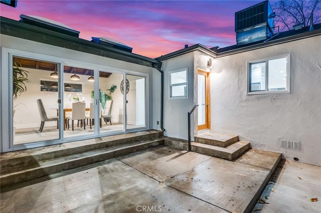 Photo of 5010 Sunnyslope Avenue, Sherman Oaks, CA 91423 (MLS # SR26003746)