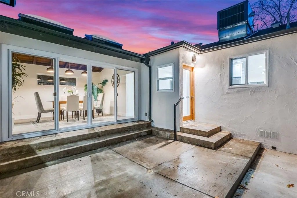 Photo of 5010 Sunnyslope Avenue, Sherman Oaks, CA 91423 (MLS # SR26003746)