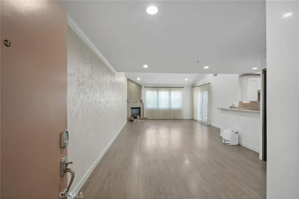 555 E Santa Anita 301