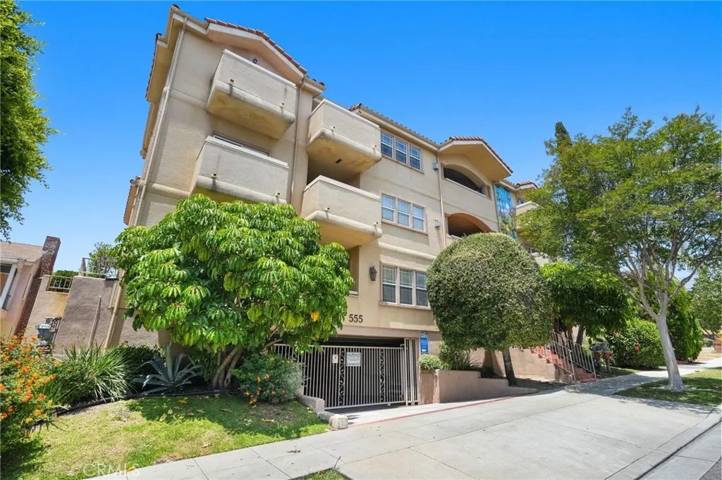 555 E Santa Anita 301