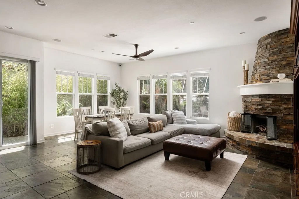 2602 Canto Rompeolas