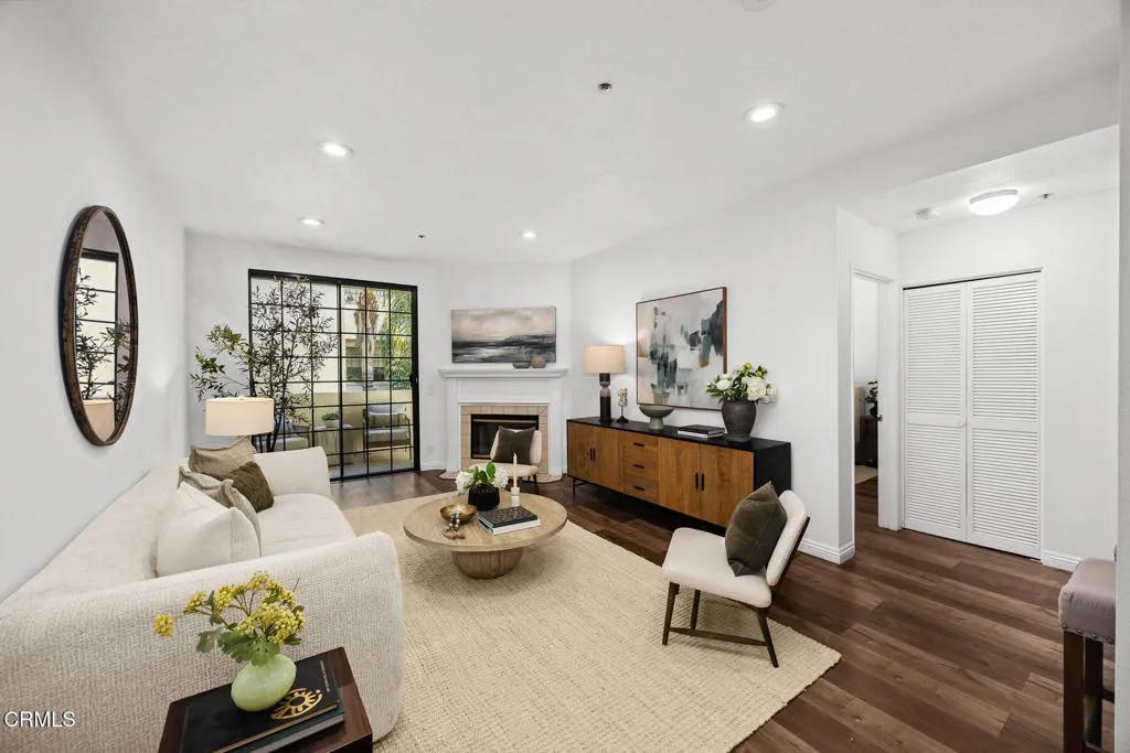 235 S Holliston Avenue 211