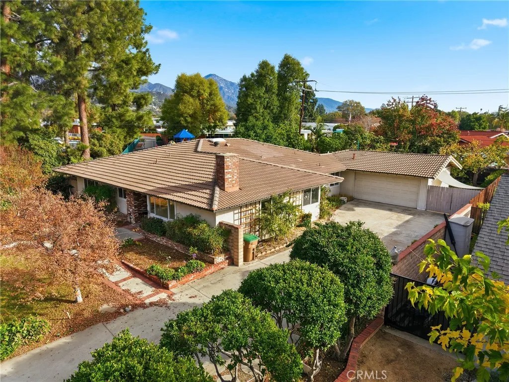 1736 Sumner