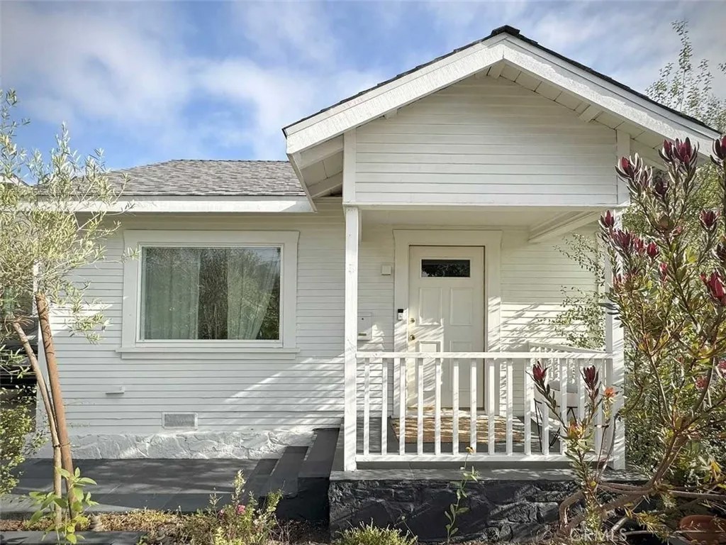 124 W Sycamore Avenue