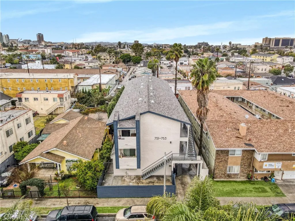 753 Cerritos Avenue