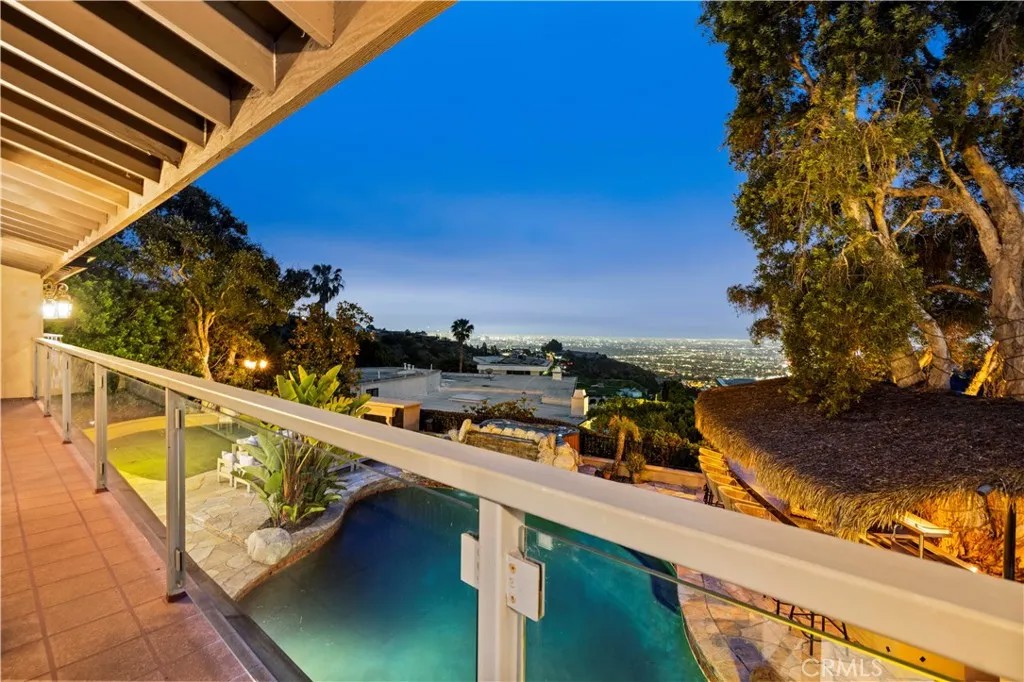 8000 Oceanus Drive