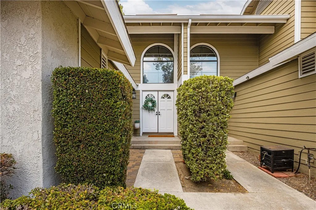 26075 Las Flores C