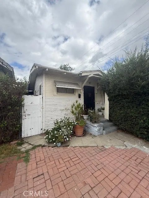 8201 Morton