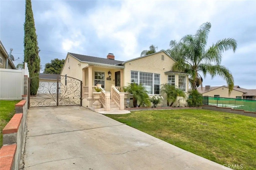 Photo of 2640 N Keystone Street, Burbank, CA 91504 (MLS # GD26070983)