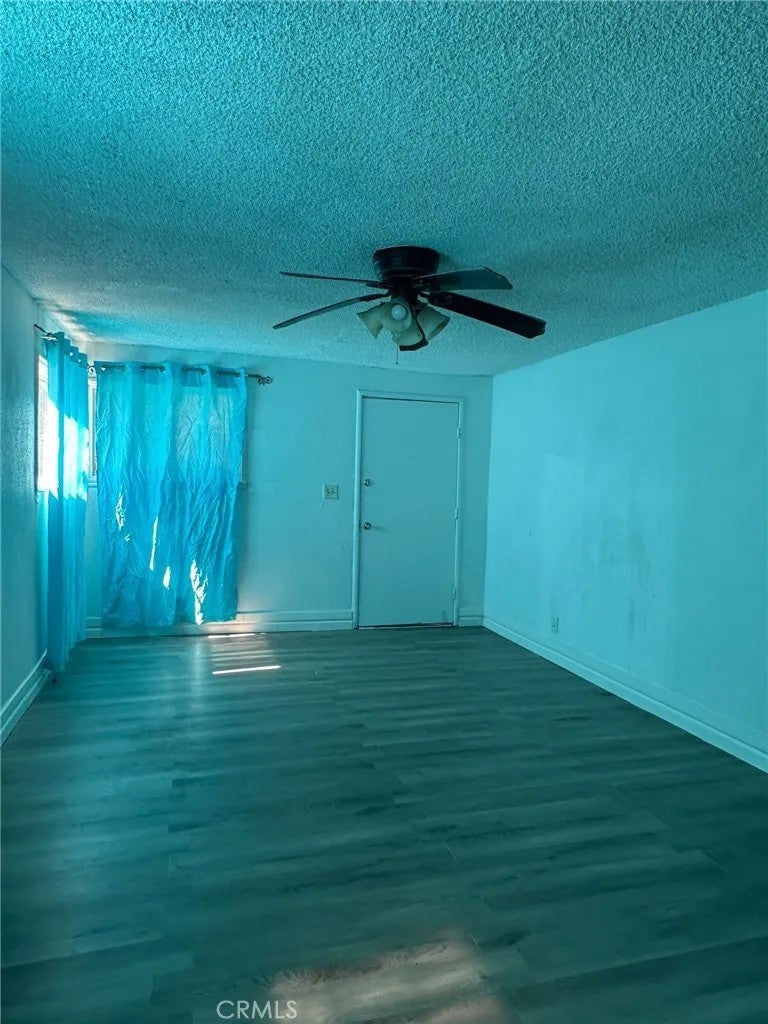 211 S Riverside