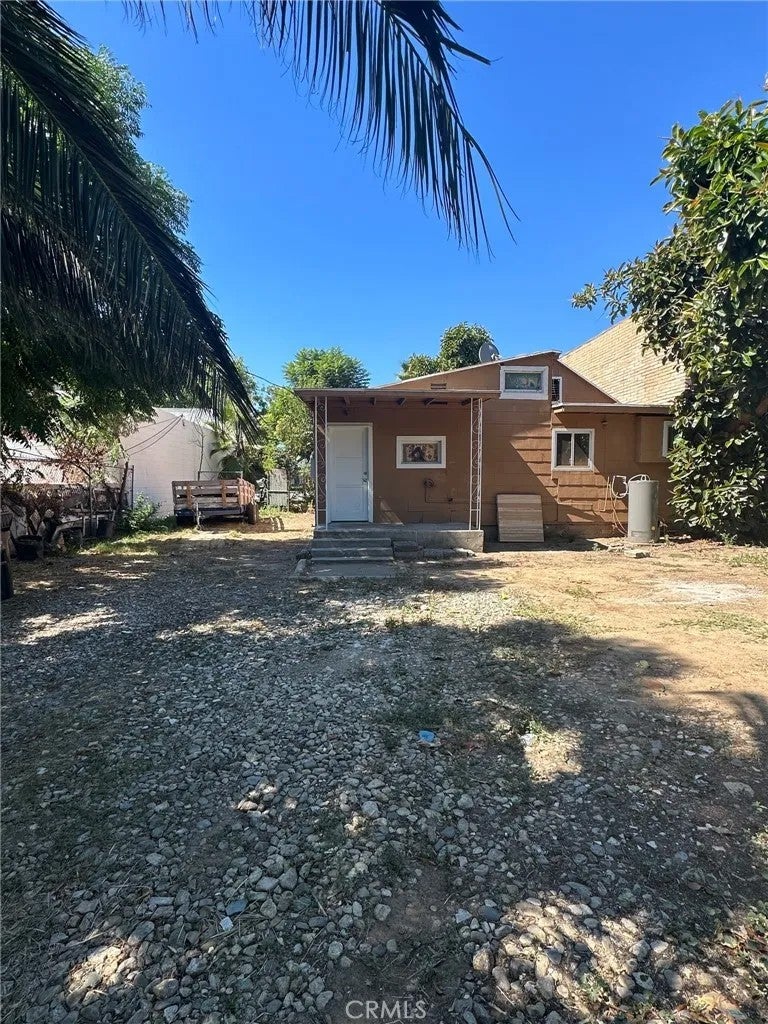 211 S Riverside