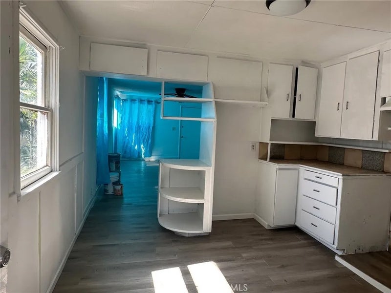 211 S Riverside
