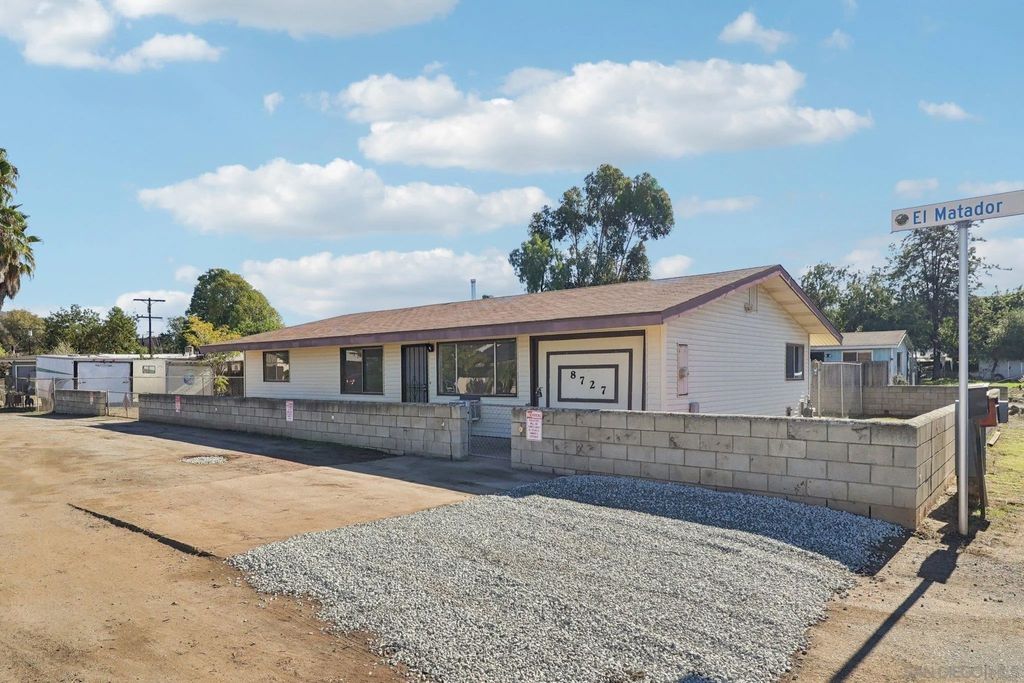 Photo of 8727 Cottonwood Ave, Santee, CA 92071 (MLS # 250044738)