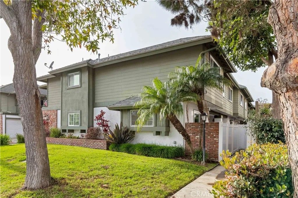 Photo of 2231 Pacific Ave #A1, Costa Mesa, CA 92627 (MLS # OC26030084)