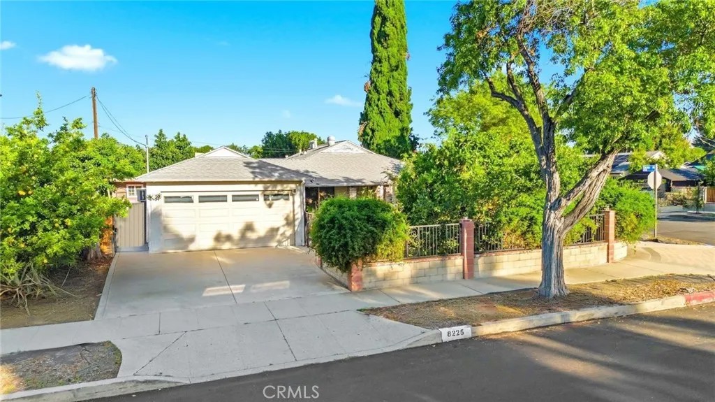 8225 Encino