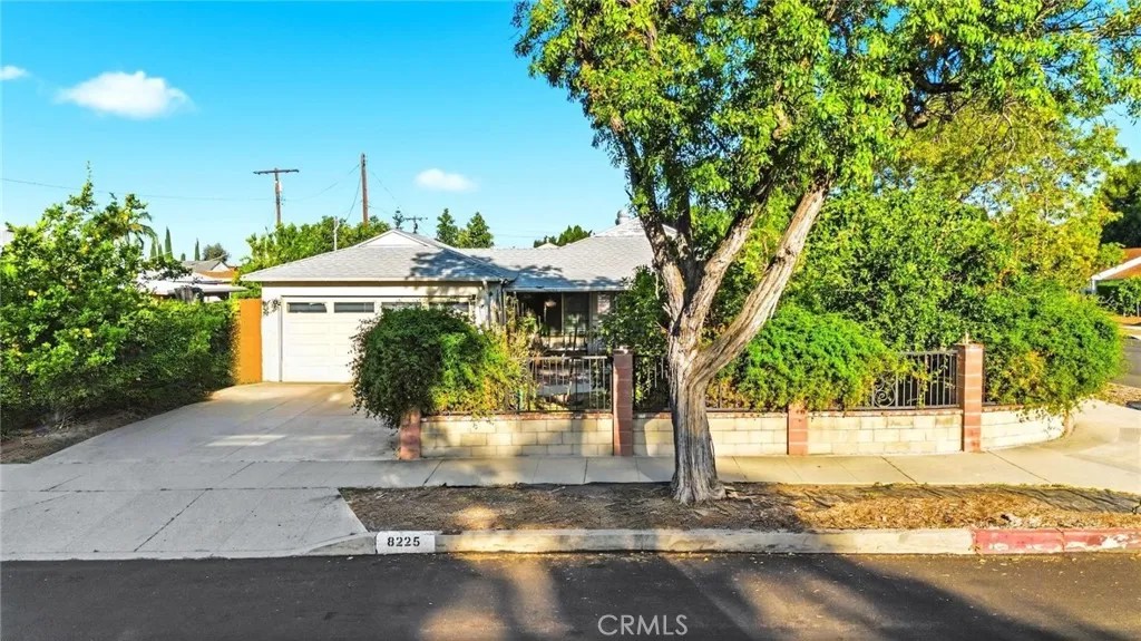 8225 Encino