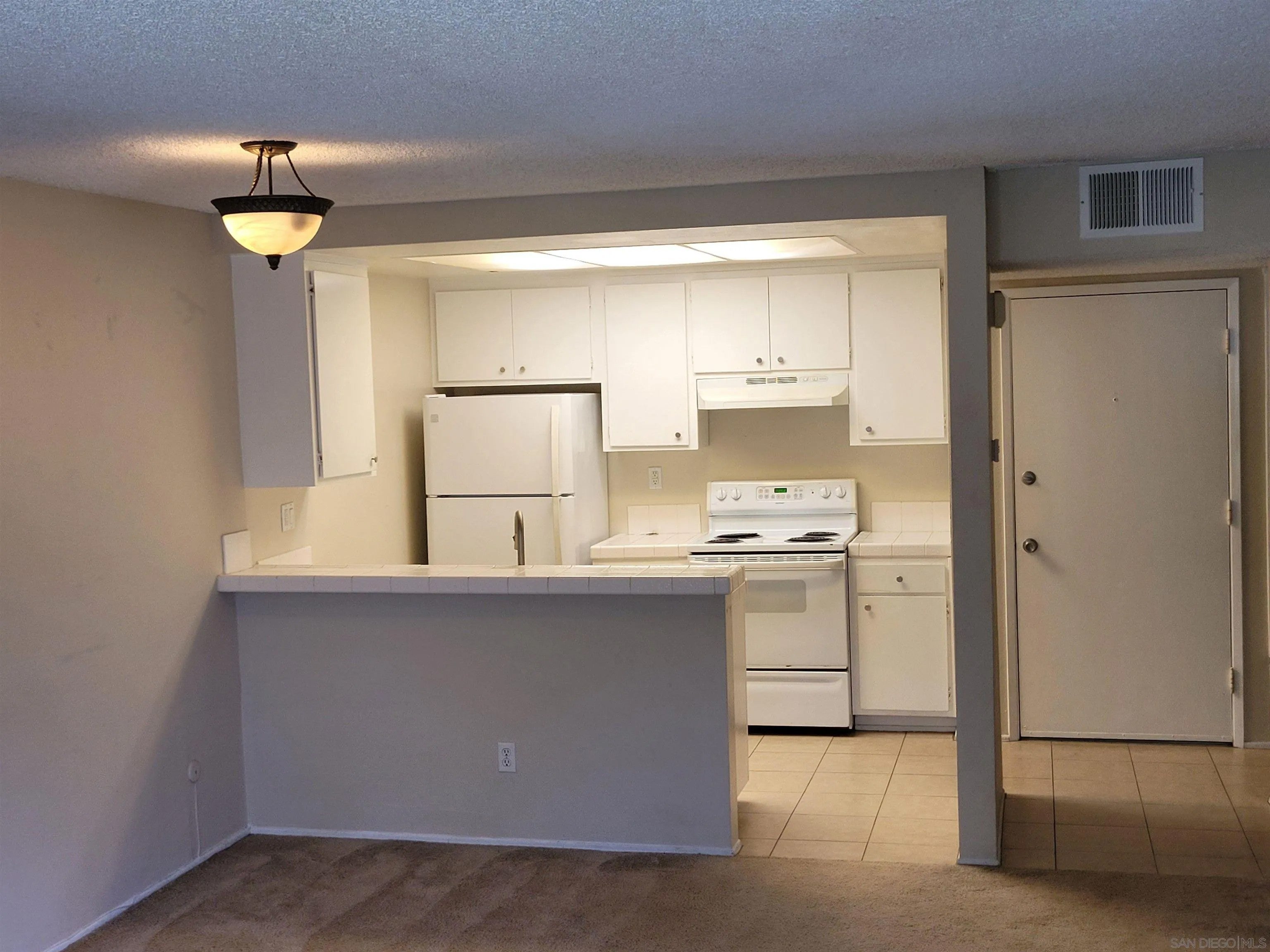 10737 San Diego Mission 206