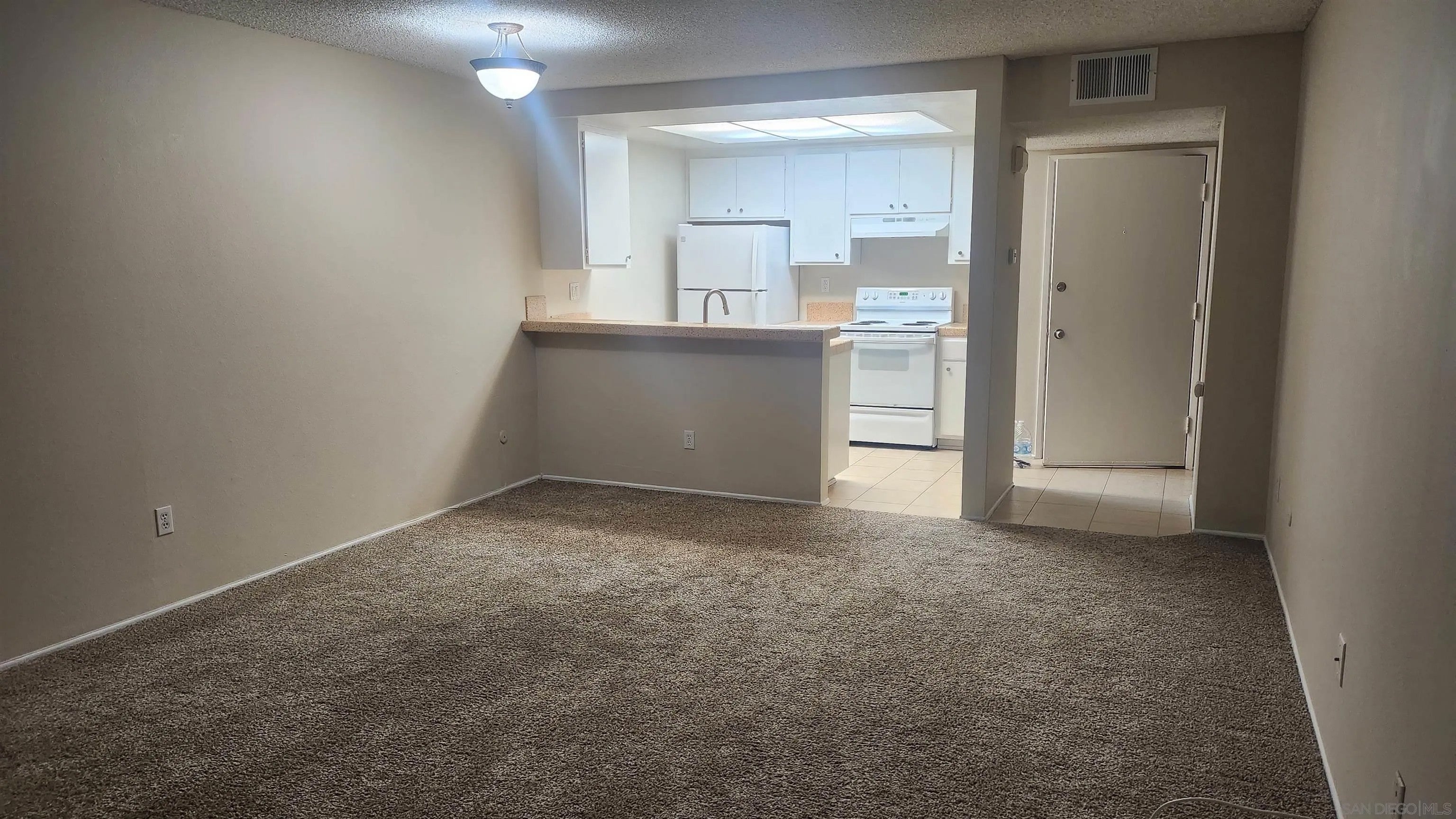 10737 San Diego Mission 206