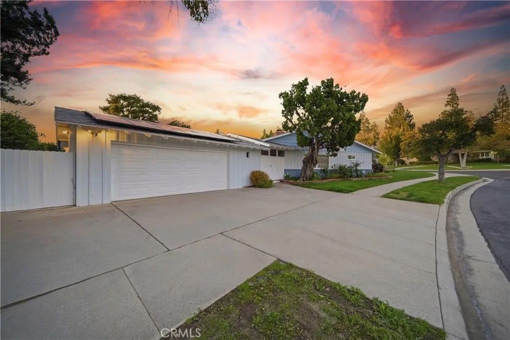 Photo of 10225 Donna, Northridge, CA 91324 (MLS # SR26008983)