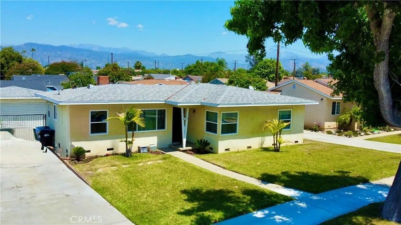 205 E Cypress