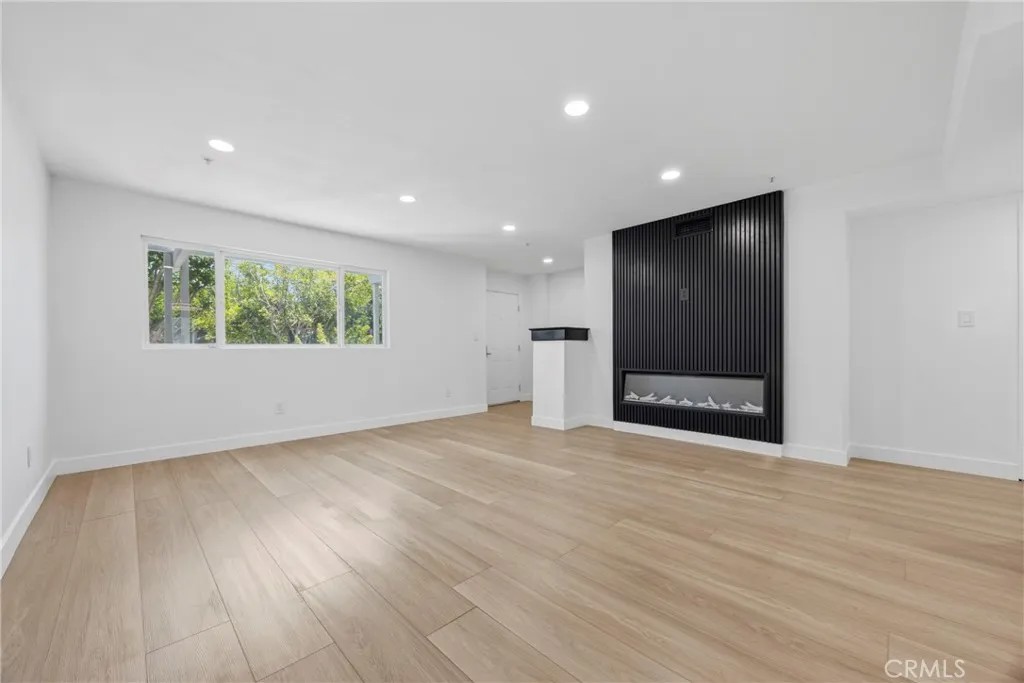645 W Regent