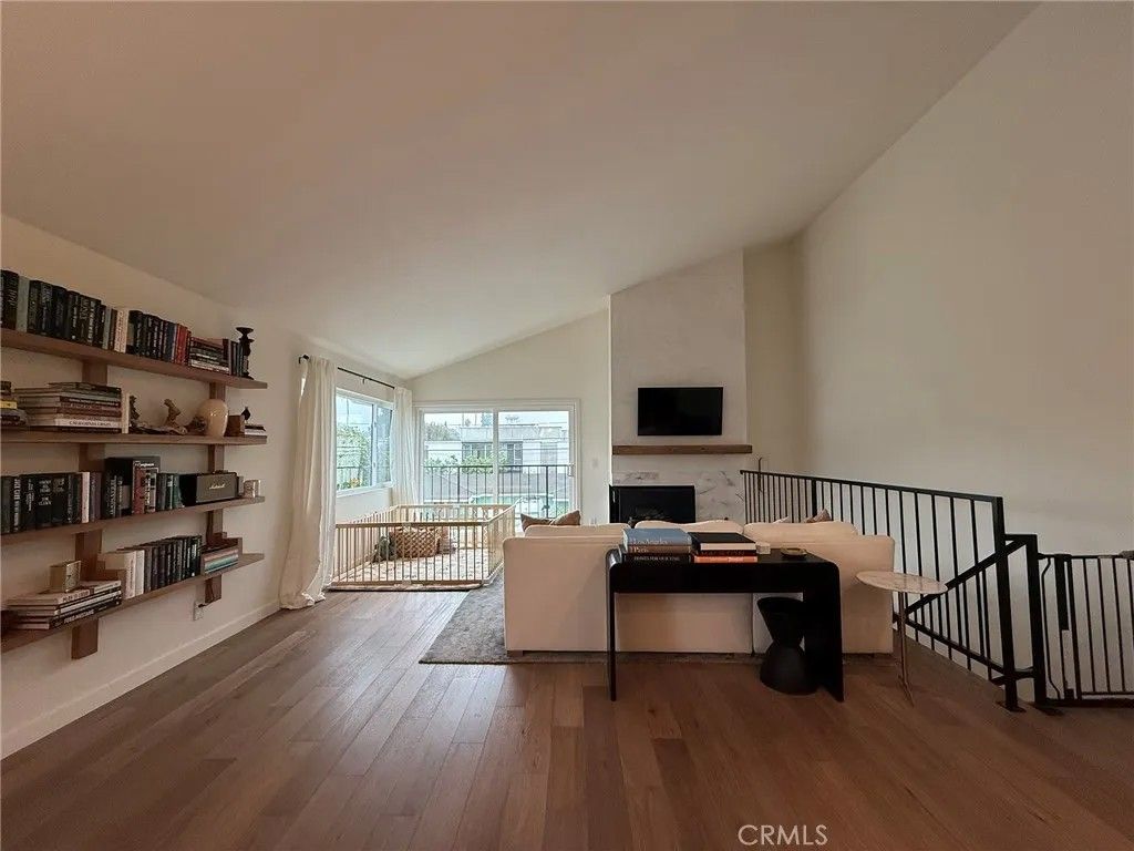 Photo of 1401 12th St #B, Manhattan Beach, CA 90266 (MLS # SB26015419)