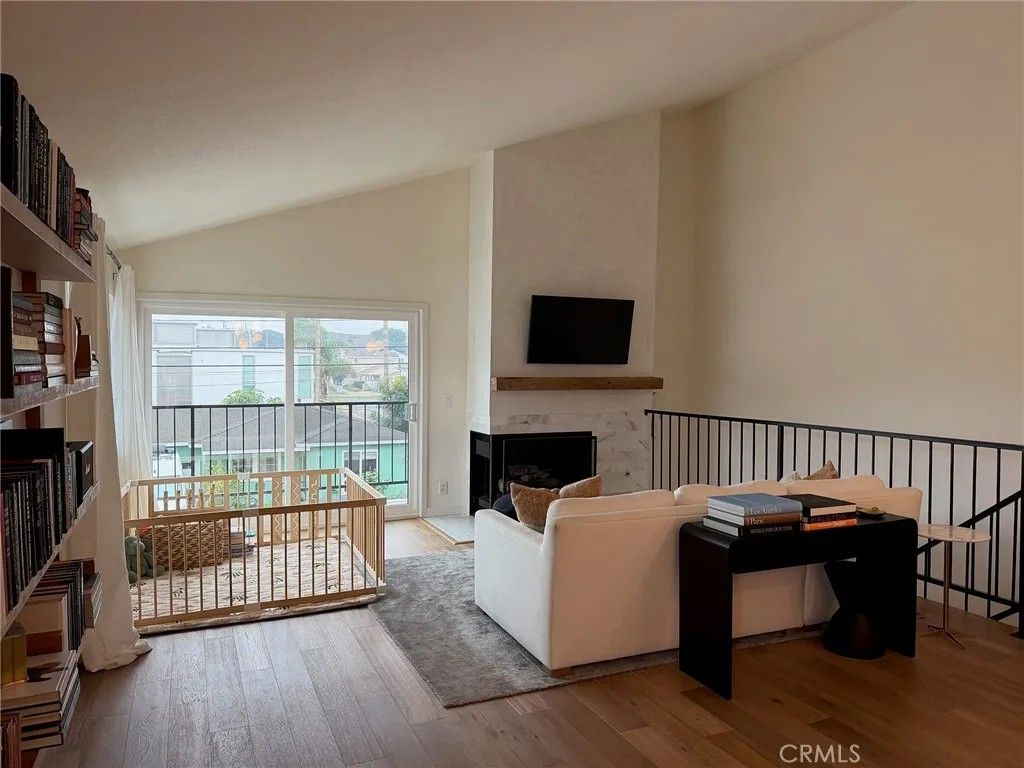 Photo of 1401 12th St #B, Manhattan Beach, CA 90266 (MLS # SB26015419)