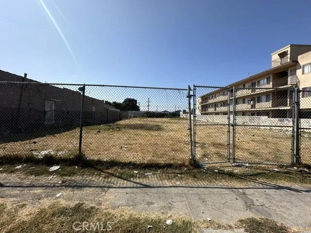 1220 W 57th