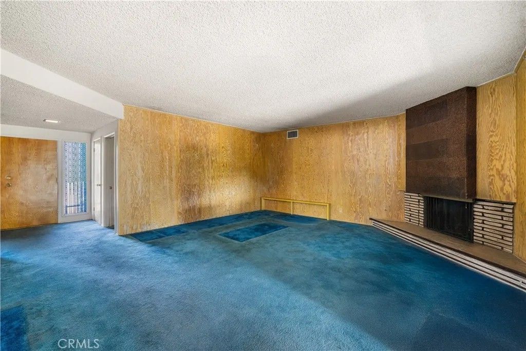 Photo of 10408 McBroom St, Sunland, CA 91040 (MLS # SR26065299)