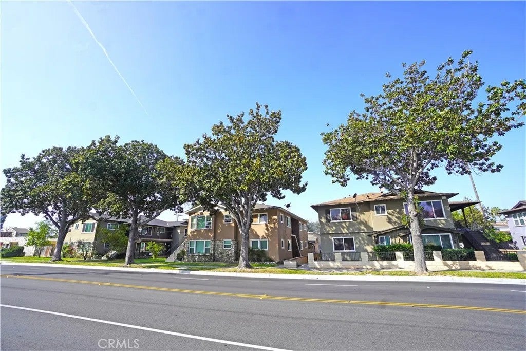 307 N East St