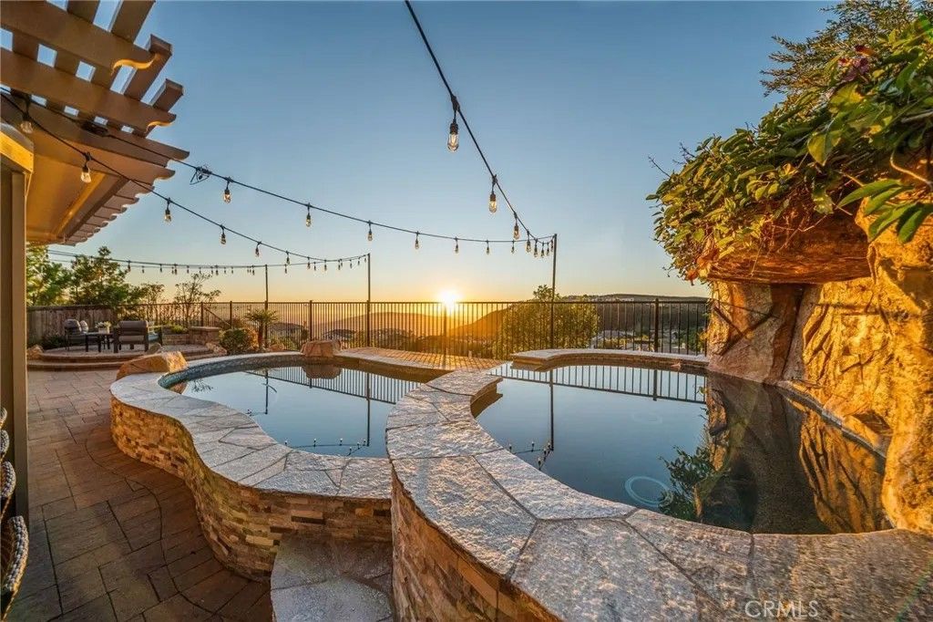 Photo of 914 Tucana Dr, San Marcos, CA 92078 (MLS # SW25272833)