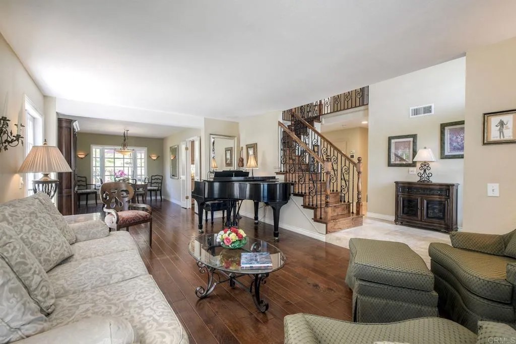 2814 Sombrosa St.