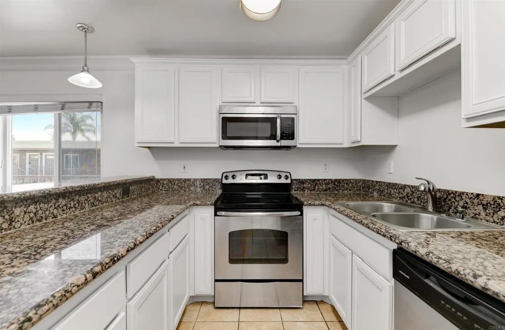 800 N Mollison Avenue 36