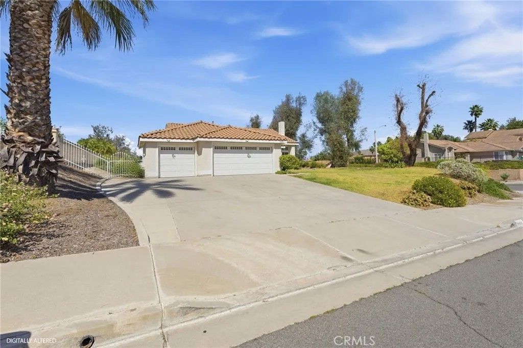 Photo of 1003 Clearwood Avenue, Riverside, CA 92506 (MLS # IV26056881)