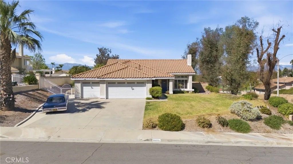 Photo of 1003 Clearwood Avenue, Riverside, CA 92506 (MLS # IV26056881)