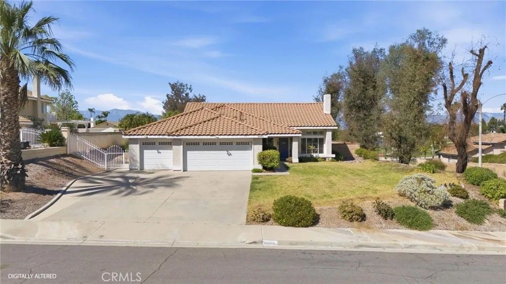 Photo of 1003 Clearwood Avenue, Riverside, CA 92506 (MLS # IV26056881)