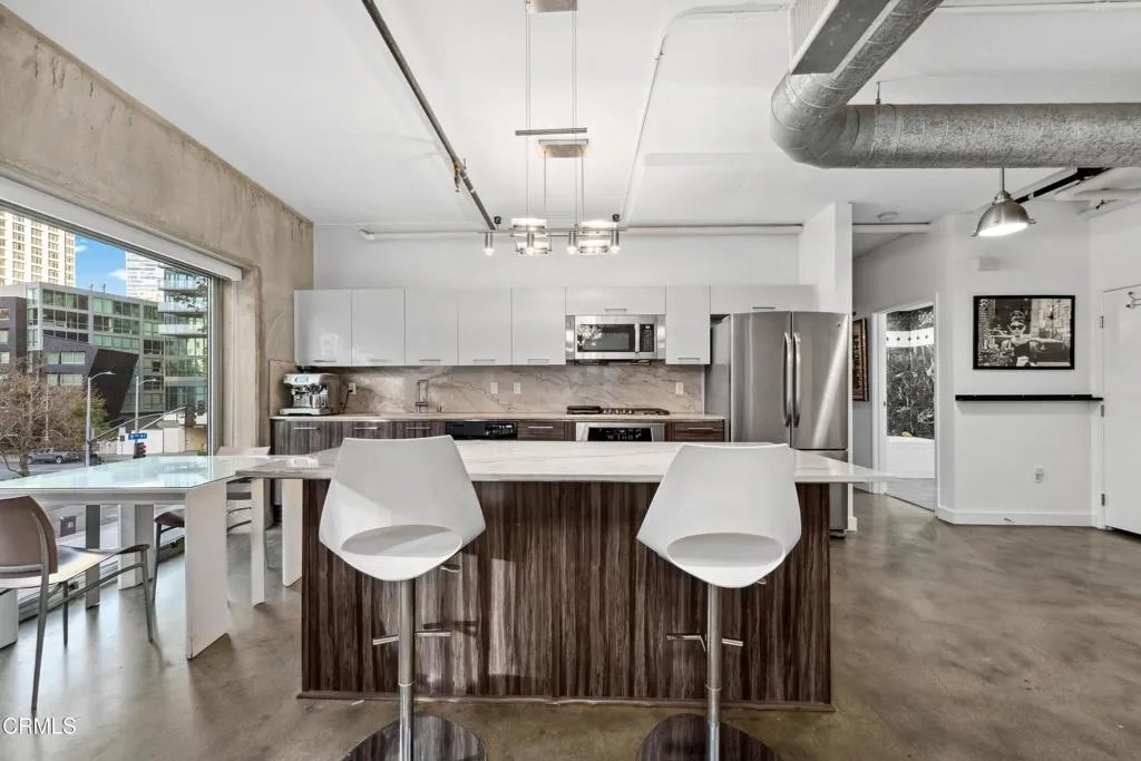 645 W 9th Street 200