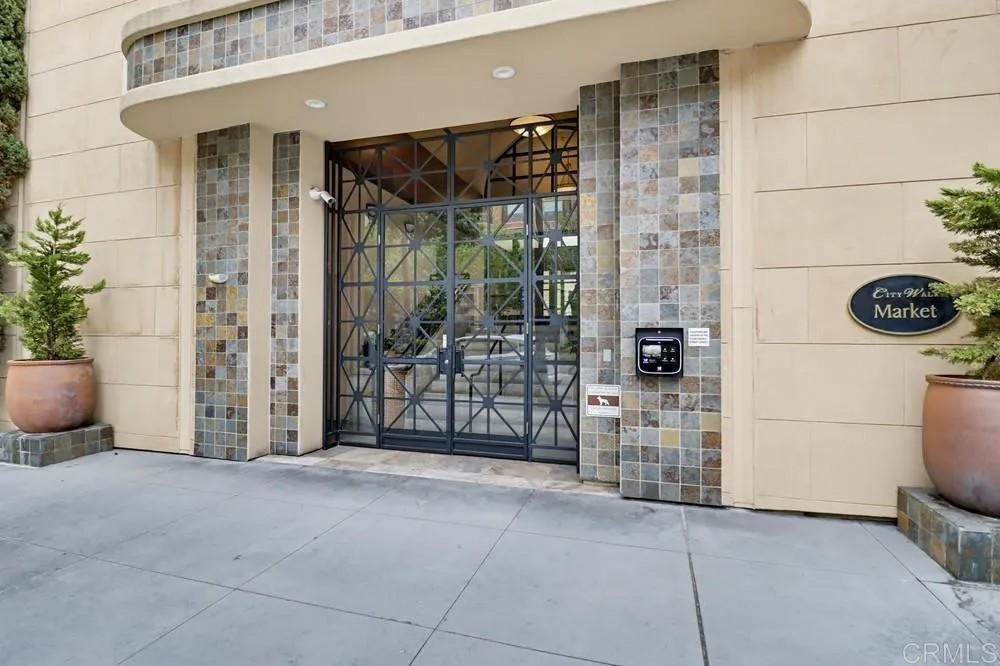 301 W G St 321