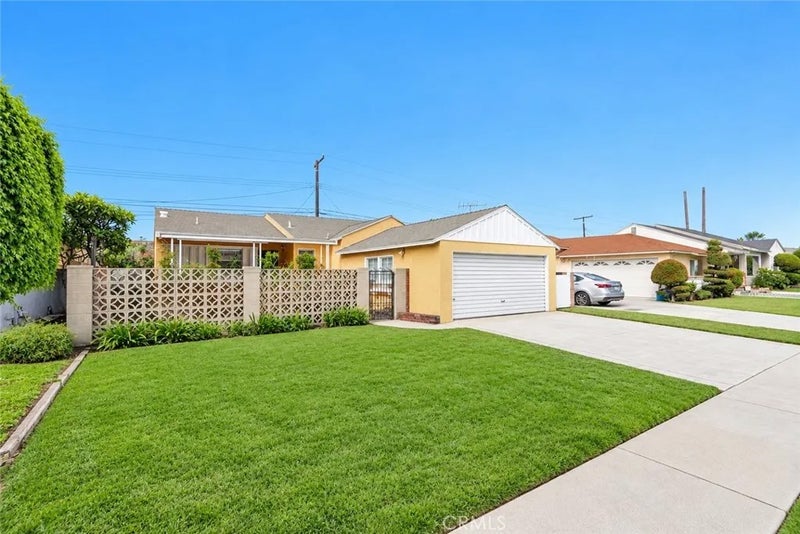 9424 Brookpark
