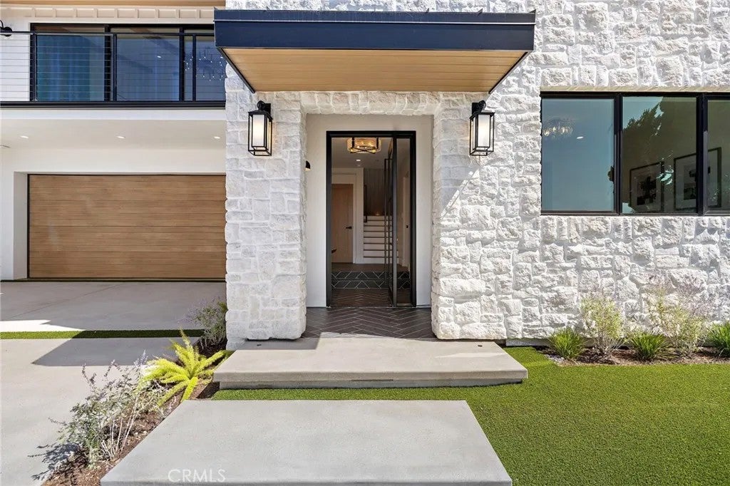 318 Avenida Costanso
