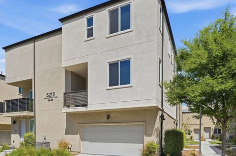 5212 Beachfront Cove St. 34 San Diego CA 92154