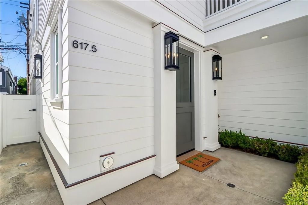 Photo of 617 Narcissus Avenue #.5, Corona Del Mar, CA 92625 (MLS # NP26093025)