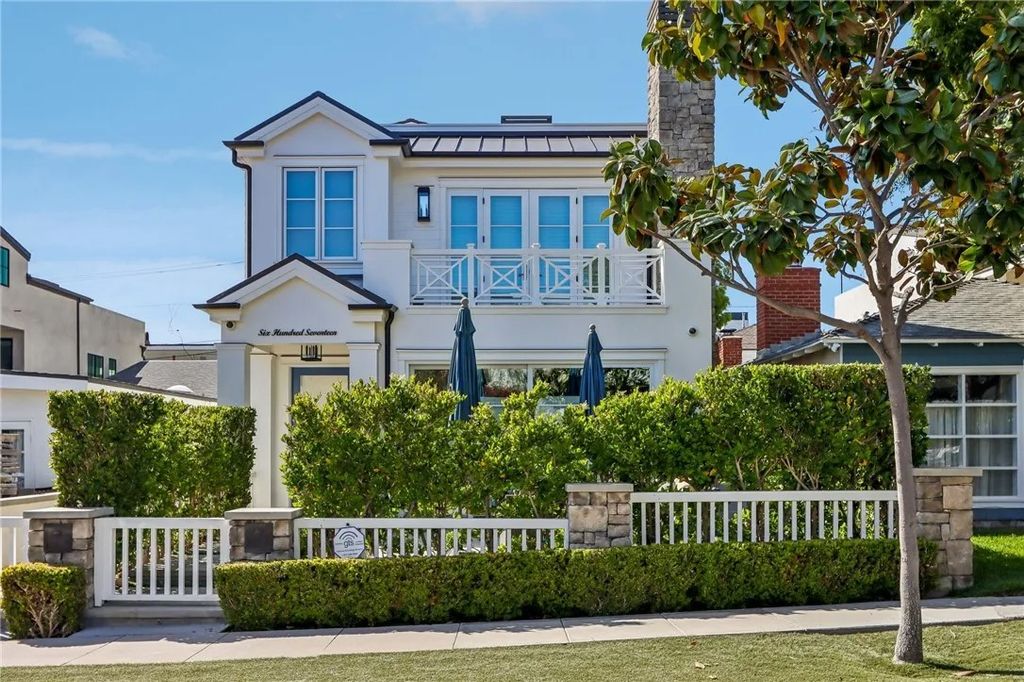 Photo of 617 Narcissus Avenue #.5, Corona Del Mar, CA 92625 (MLS # NP26093025)