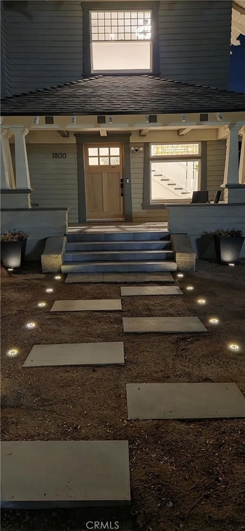 Tiny photo for 1800 Oxford AVE, Los Angeles, CA 90006 (MLS # DW26149094)